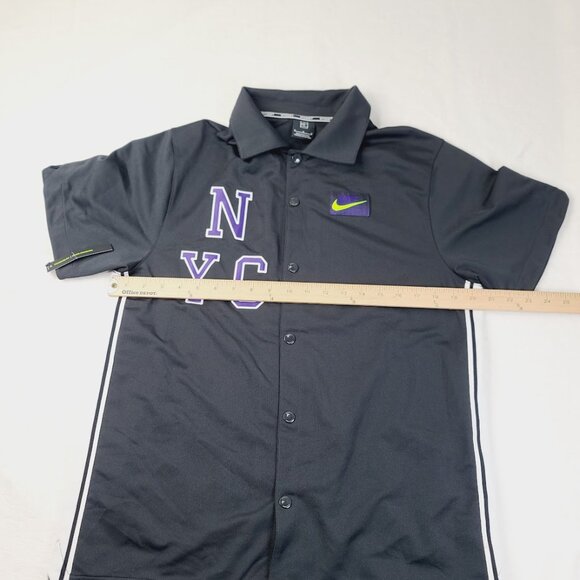 Nike Men's Black Court Challenge NYC Short Sleeve Tennis Button-Up Shirt Size M - Picture 3 of 7